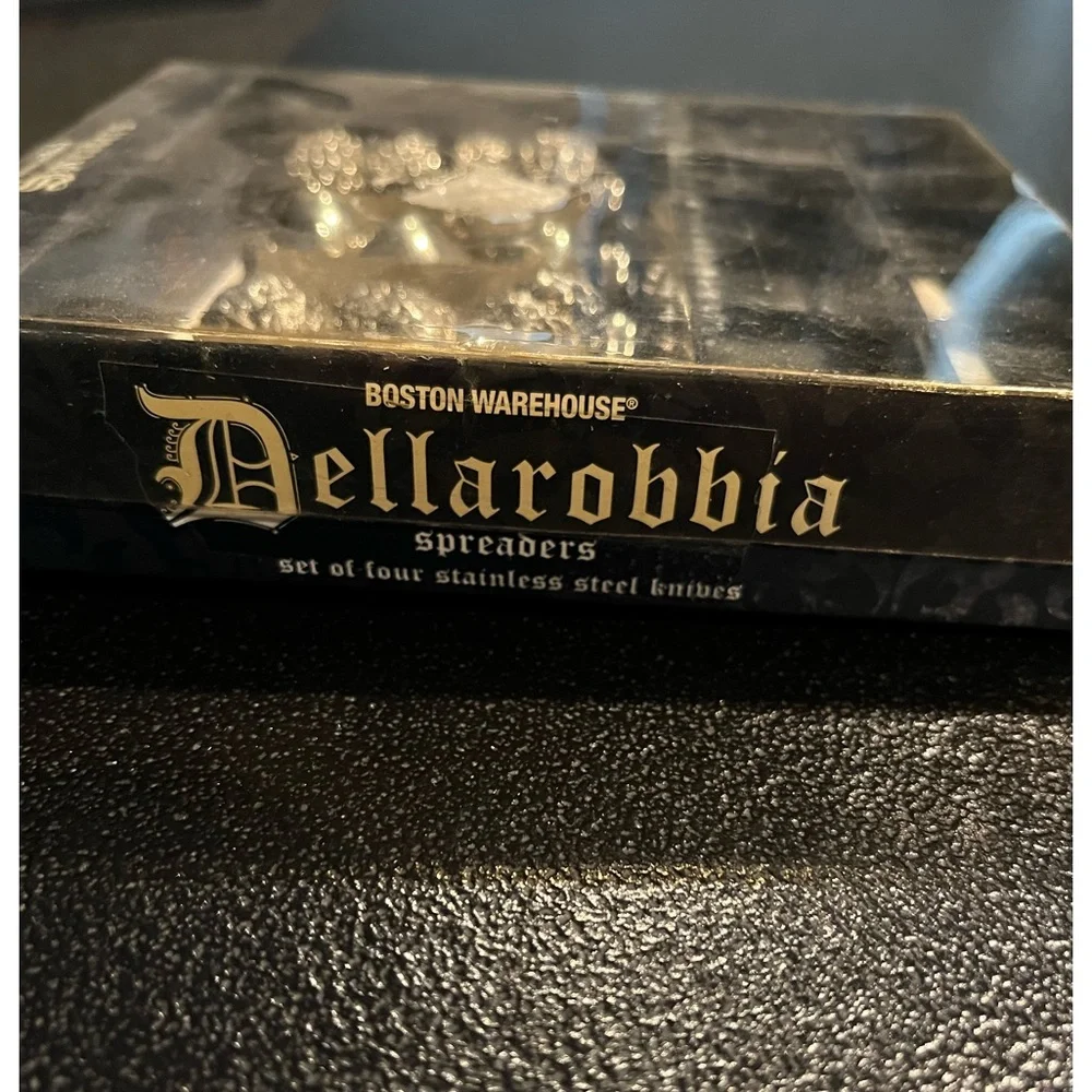 Boston Warehouse set of 4 Dellaribbia stainless steel spreaders